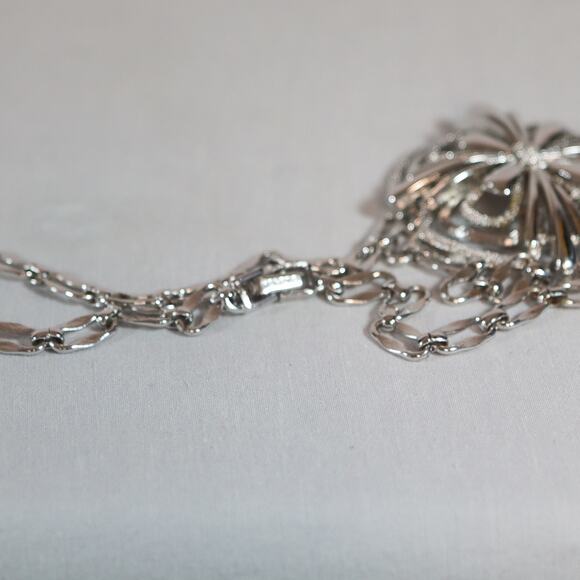 Monet 1960s  Atomic Starburst Pendant Necklace Rhodium Plated Oval Ornate Links - Picture 5 of 10